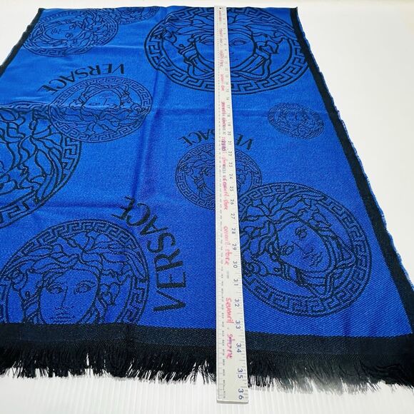 NWT Versace Medusa Reversible Wool Black Blue Knit Scarf Shawl Size 70"x27" $590 - Picture 8 of 11